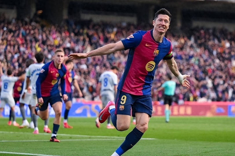 KY Sports 莱万多夫斯基重返赛场，比赛规则变更首场状态出色，巴塞罗那观众沸腾！