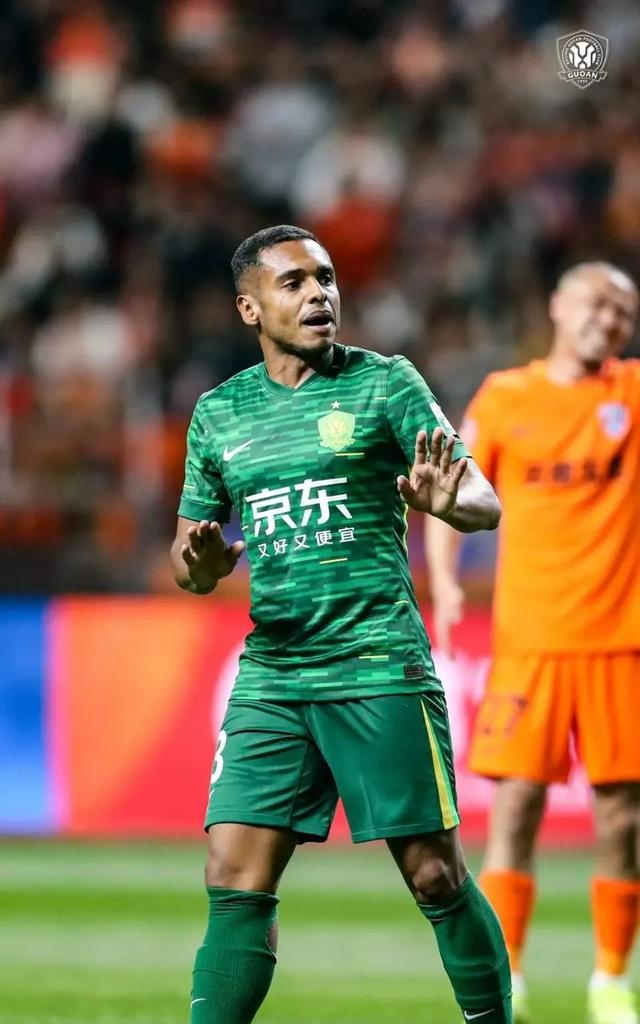 官网入口赛地聚焦——荷甲今晚热度飙升，布莱顿造点机会，球迷炸锅，轮换策略成焦点(横滨水手vs广岛三箭比赛)