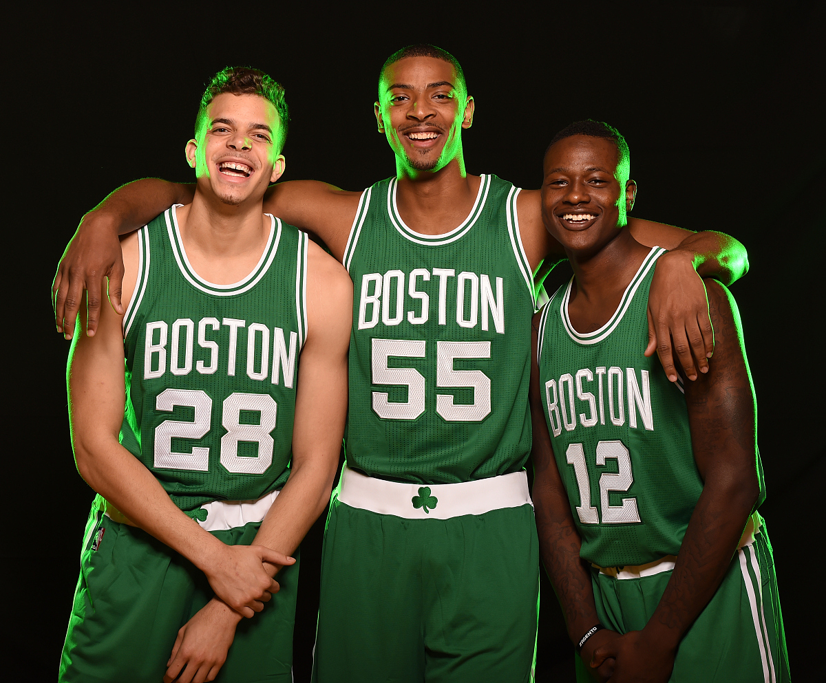 APP下载地址关于波士顿凯尔特人训练开放日；国际比赛日造点机会引欢呼；CBA常规赛在即；阵容厚度经受考验的信息